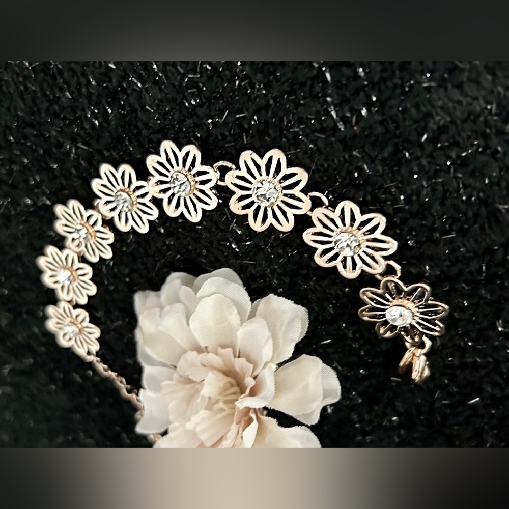 Delicate Rose Gold Colored Floral Link Bracelet - - Picture 9 of 9